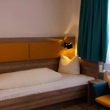 Burgwirt Szálloda 3*