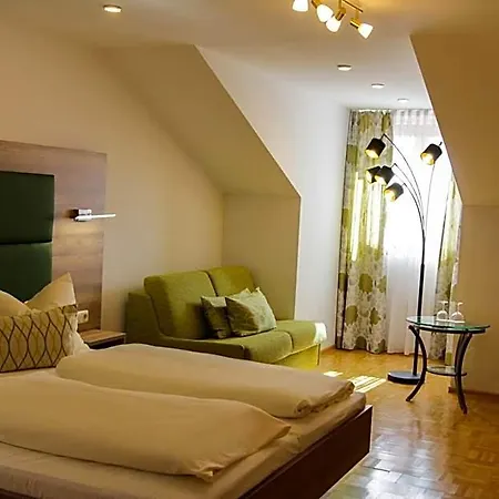 Burgwirt Otel
